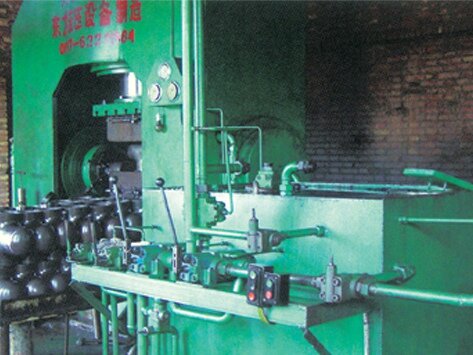 三通液壓成型機(jī)